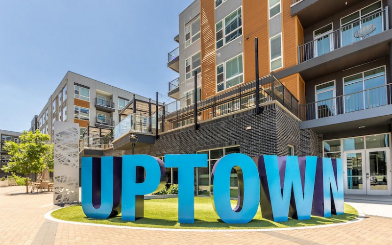 Welcome to Uptown 550 Apartments