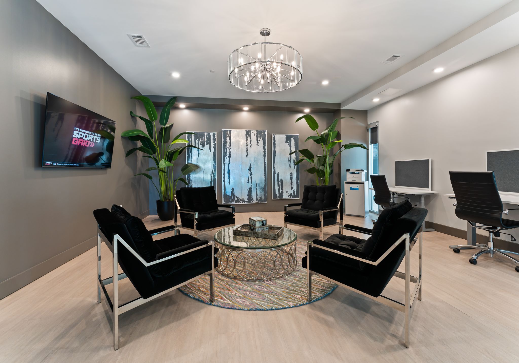 Uptown 550 business center