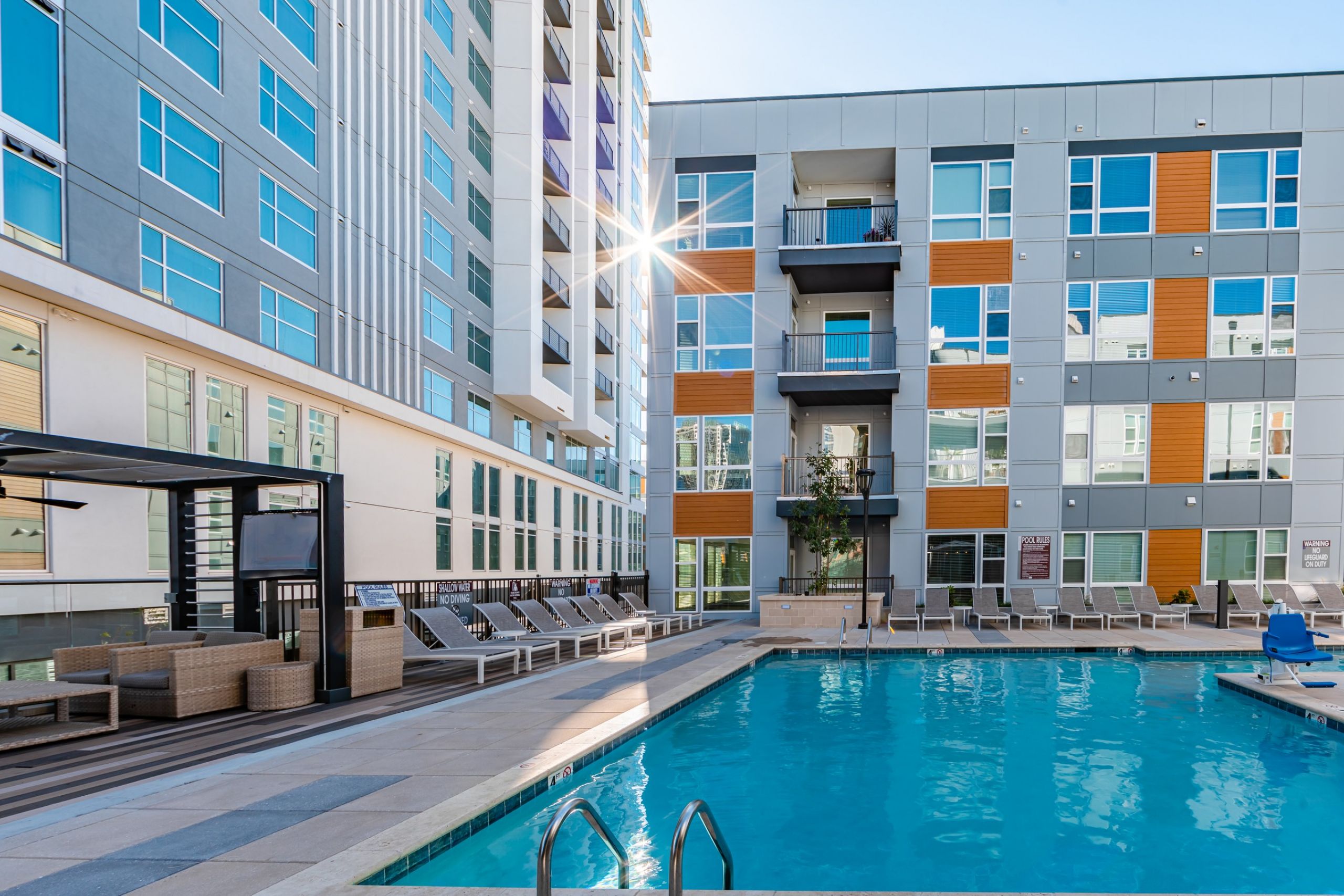 Uptown 550 Luxury apartment resort style pool