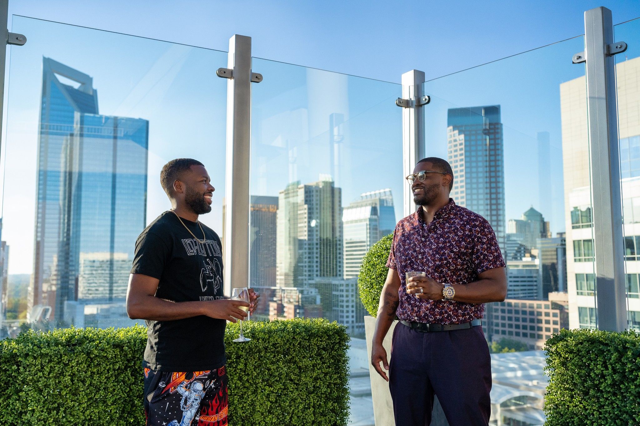 Residents enjoying drinks on the rooftop deck at Uptown 550 on Brooklyn apartments