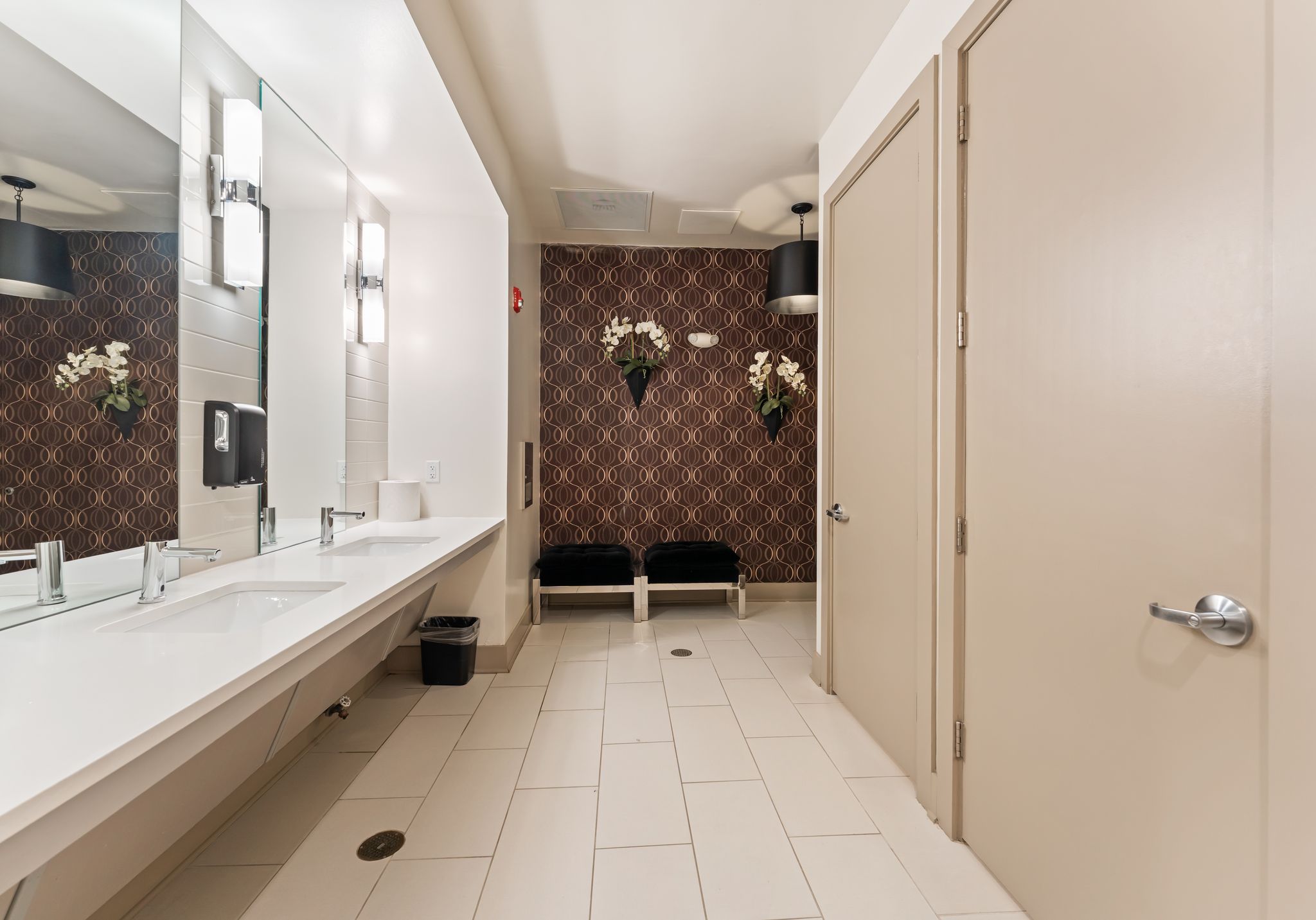 Uptown 550 locker room