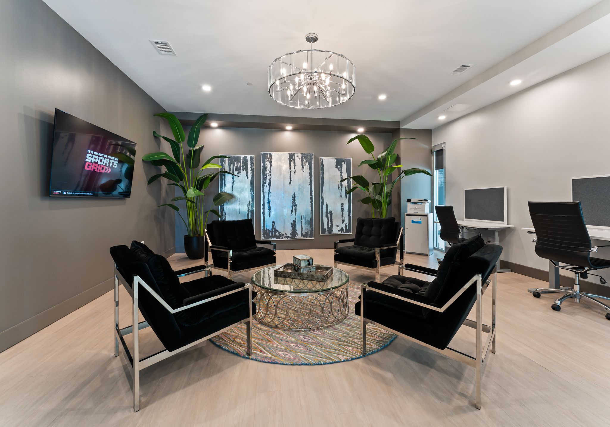 Uptown 550 business center